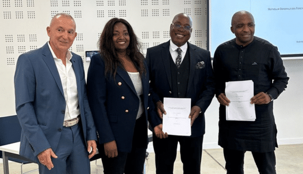 Photography of the partners that signed the partnership between Inovi and the MUGEF-CI