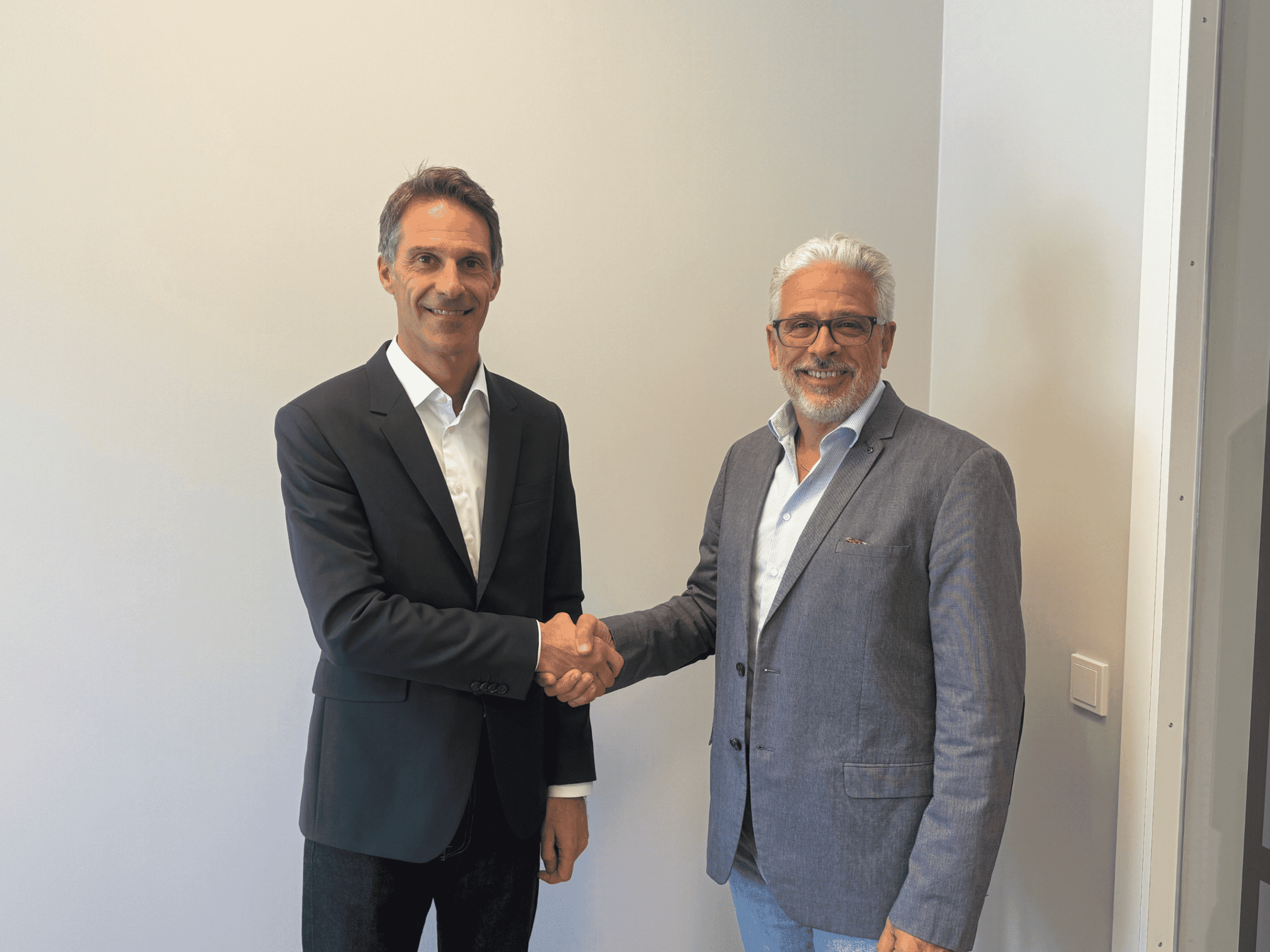 Olivier GAMBINI, CEO of IMA-X (left), and Charles EL KOUBI, President of EDM Imaging (right). 